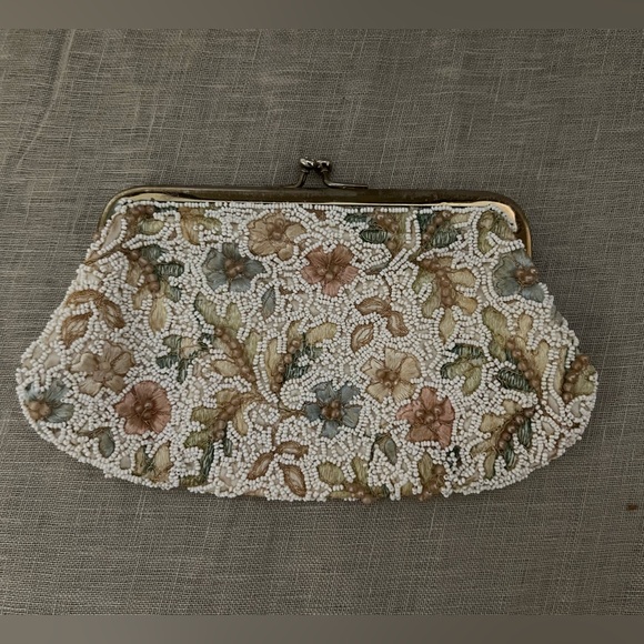 Jolles Handbags - RARE Vintage 1950s Original beaded Jolles clutch with crystal kisslock closure